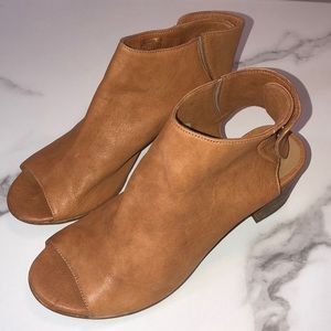275 Central Vero Cuolo tan ankle bootie size 38